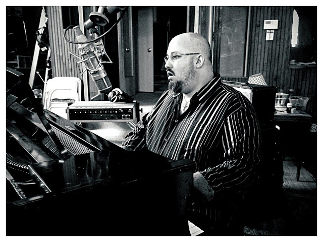 Vocalist/Instrumentalist who's worked with Sir Elton John, Peter Gabriel, Phil Collins, Genesis and many more.